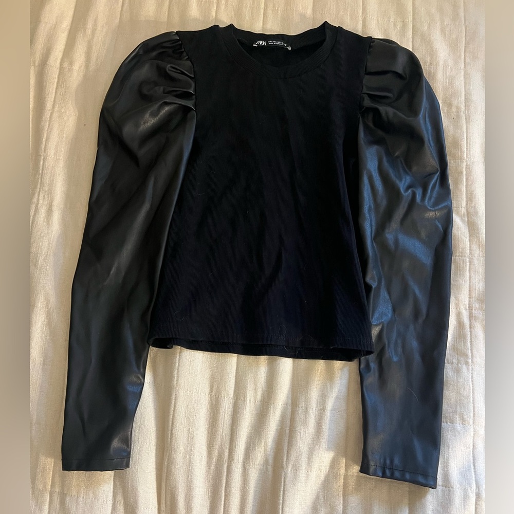 Zara long sleeve top with faux leather sleeves in great condition
